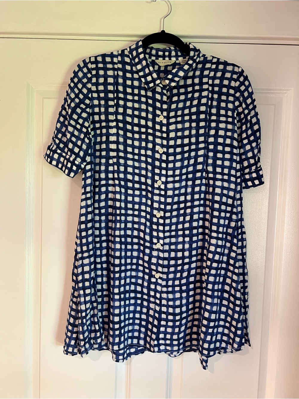 Relaxed Blue & White Grid Button-Front Tunic Blouse
